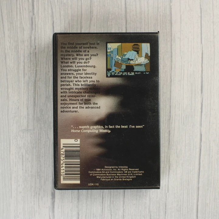 Mindshadow videójáték tokjának hátoldala leírással és vonalkóddal