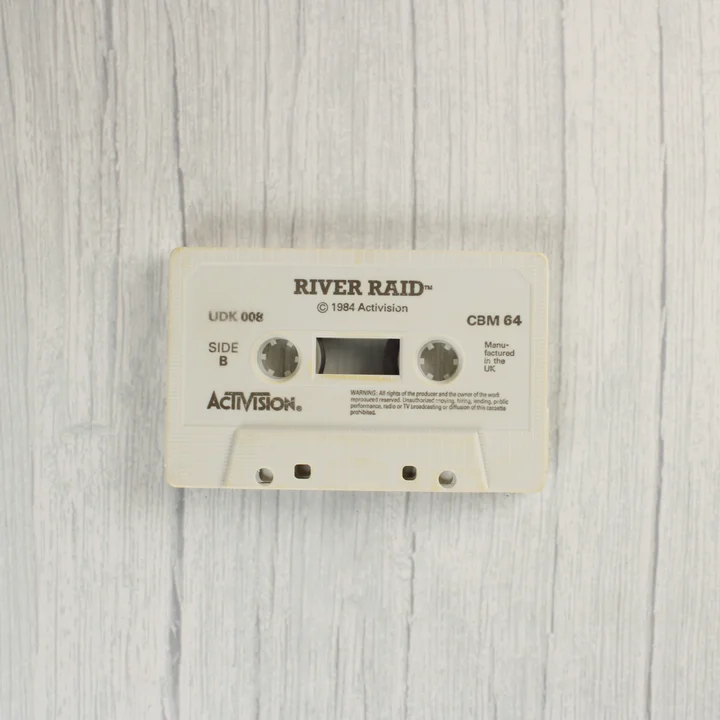 River Raid Commodore 64 fehér kazetta