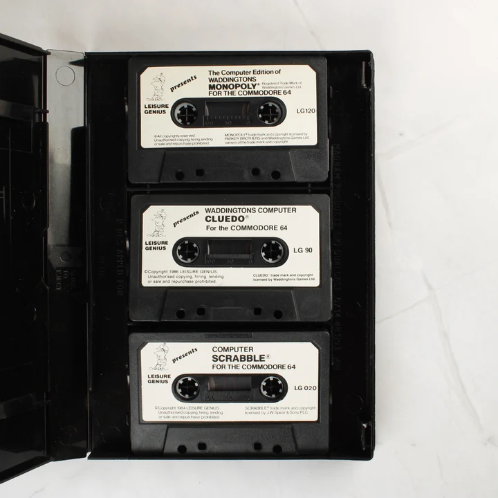 Commodore 64 játék kazetták Három darab Commodore 64 kazetta a nyitott tokban
