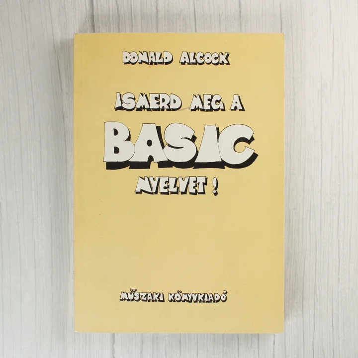 Ismerd meg a BASIC nyelvet! borító Donald Alcock Ismerd meg a BASIC nyelvet! könyvének sárga borítója