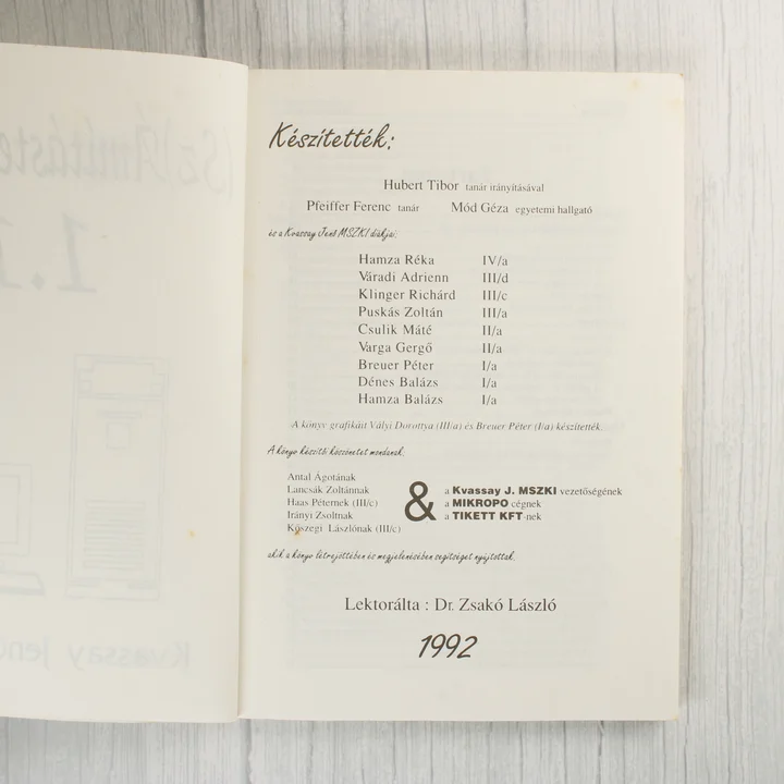 A könyv belső oldala a készítők névsorával és az 1992-es évszámmal