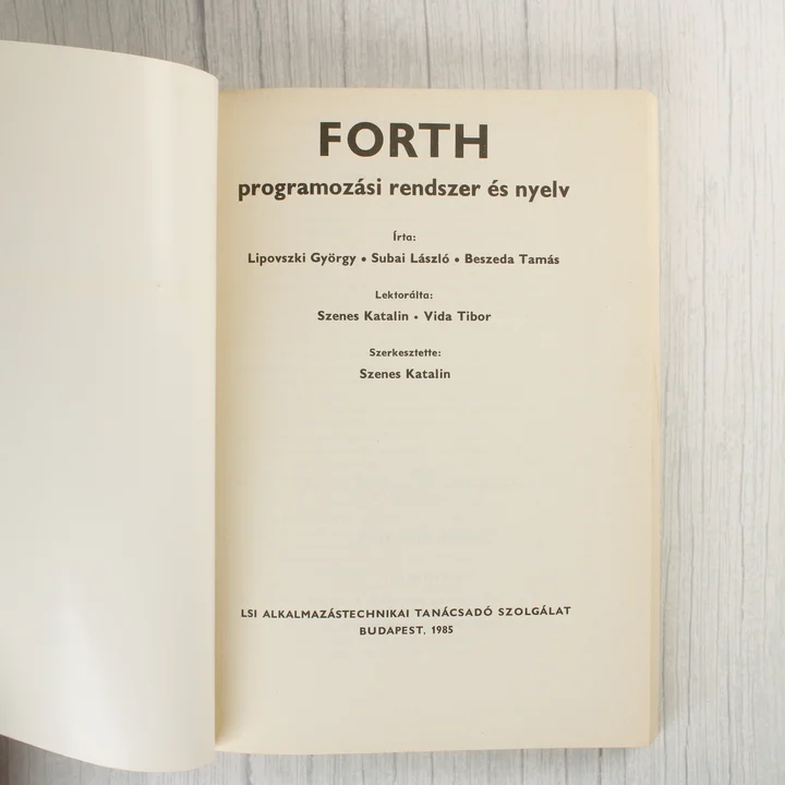A FORTH könyv belső címlapja a szerzőkkel és a kiadási adatokkal