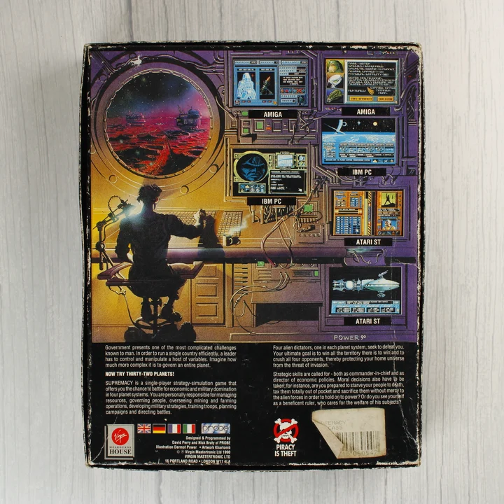 A Supremacy videójáték dobozának hátoldala leírásokkal és képernyőmentésekkel