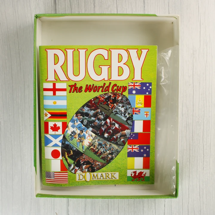 Rugby The World Cup C64 kézikönyv Rugby The World Cup C64 játék doboza nyitva a kézikönyvvel