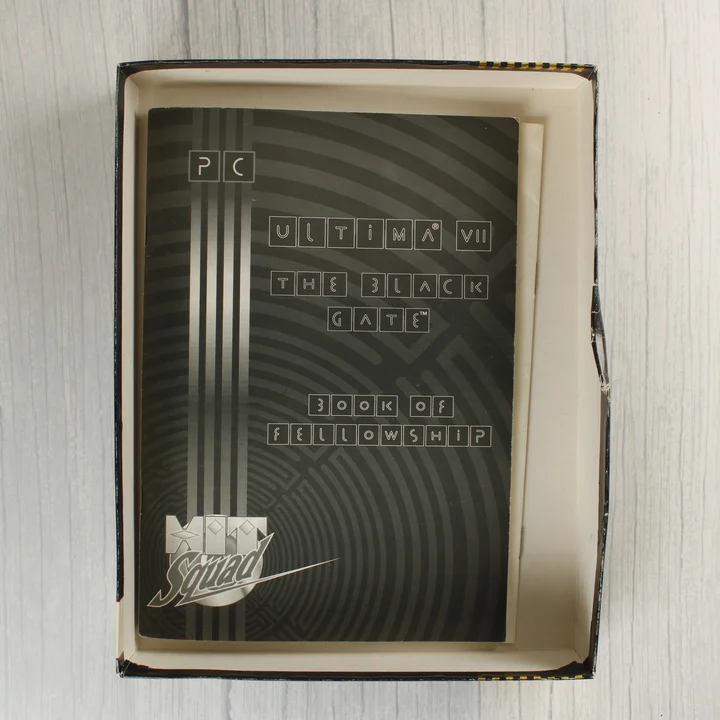 Ultima VII kézikönyv Az Ultima VII kézikönyve a nyitott dobozban