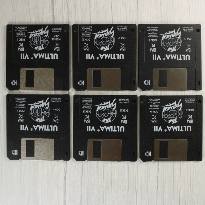 Ultima VII floppy lemezek Hat darab 3,5 colos floppy lemez az Ultima VII játékhoz