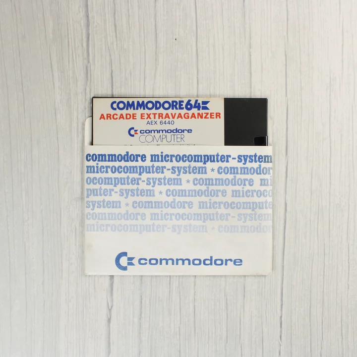 Commodore 64 Arcade Extravaganzer floppy Commodore 64 Arcade Extravaganzer floppy lemez a védőtasakjában