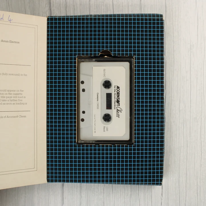 Acornsoft Chess kazetta Az Acornsoft Chess magnókazettája a dobozban