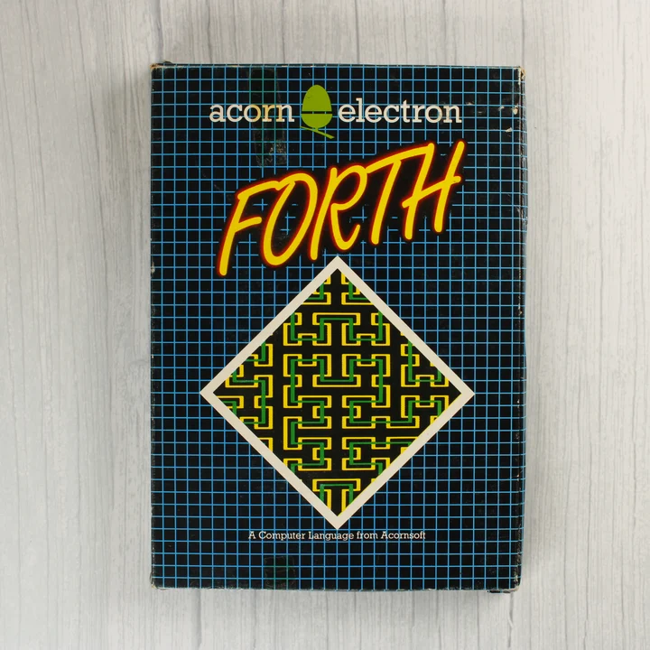 Acornsoft FORTH doboz elölnézet Acornsoft FORTH programozási nyelv dobozának eleje