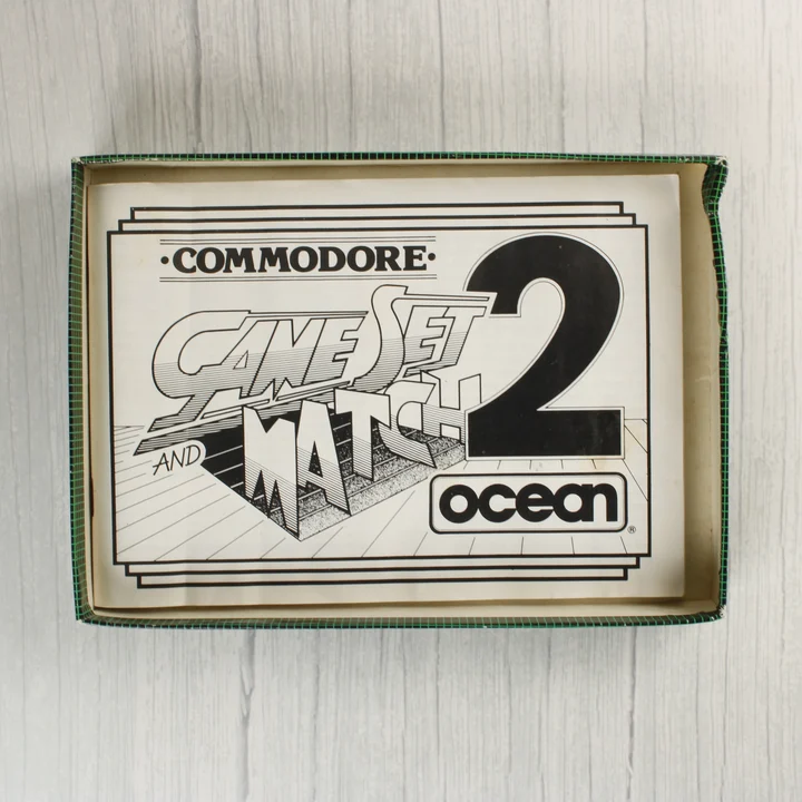 A játék doboza nyitva, benne a használati útmutatóval