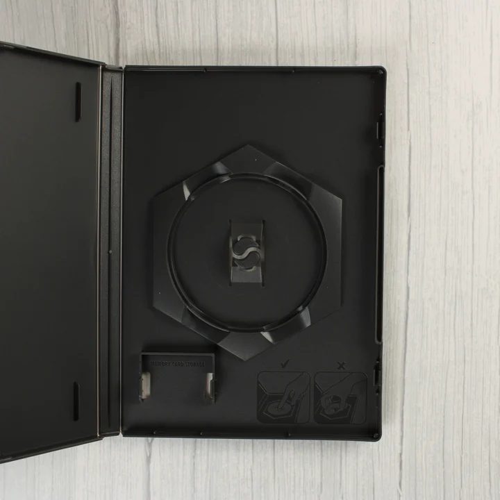 Nyitott Nintendo GameCube tok belső kialakítása lemez- és memóriakártya-tartóval