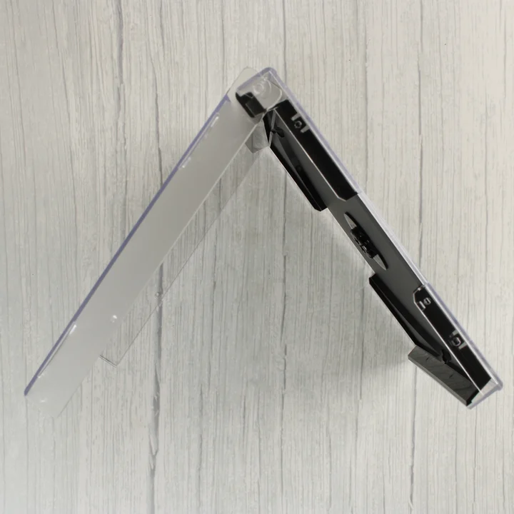 Nyitott PlayStation 1 vastag CD-tok oldalnézetből