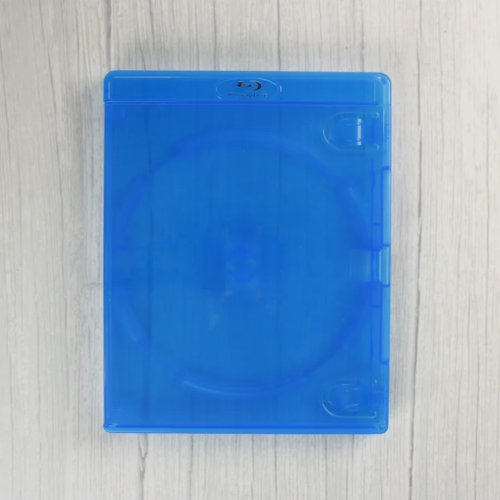 Zárt, áttetsző kék Blu-ray tok elölnézetből