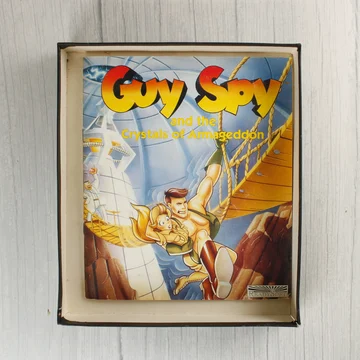 A Guy Spy videójáték színes kézikönyve a nyitott dobozban