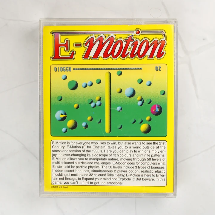 Az E-Motion videójáték hátoldali borítója leírással és képernyőfotóval