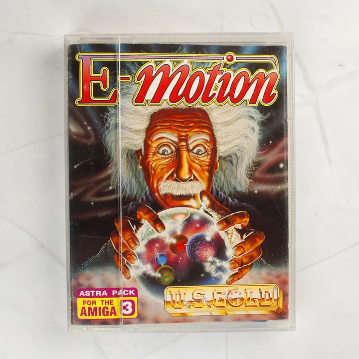 Az E-Motion videójáték előlapi borítója Albert Einstein grafikájával