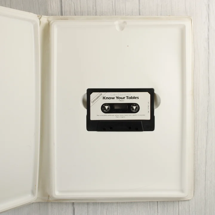 Know Your Tables C64 kazetta Know Your Tables kazetta a tokban